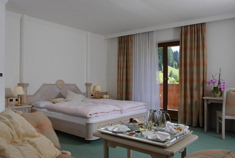 Hotel Col Alto Корвара ин Бадия Екстериор снимка