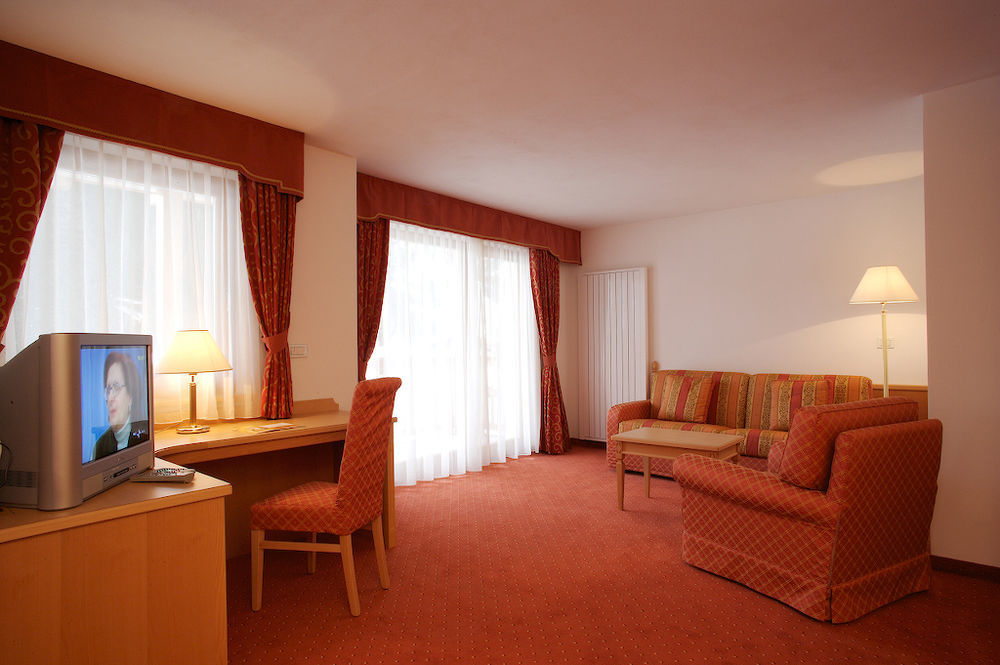 Hotel Col Alto Корвара ин Бадия Екстериор снимка